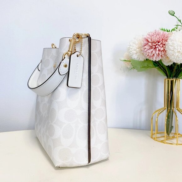 Coach CA582 Mollie Bucket Bag 22 In Signature Canvas In Gold/Chalk/Glacierwhite - Picture 4 of 8